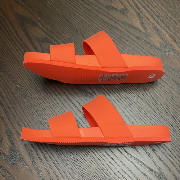 Aerie Double Strap Pool Slide - Picture 2 of 4